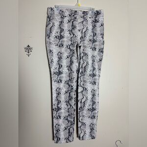Chicos jegging jeans snake skin print pull on Size medium Chicos size 1.5